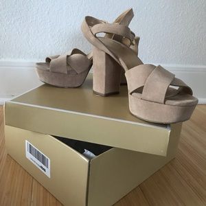 Michael Kors Sz 7.5 Beige Divia Suede Platforms